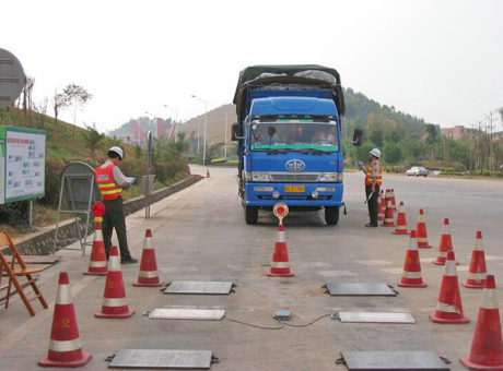 軸重秤-高速公路交警專用地磅、便攜式公路超載檢測系統(tǒng)